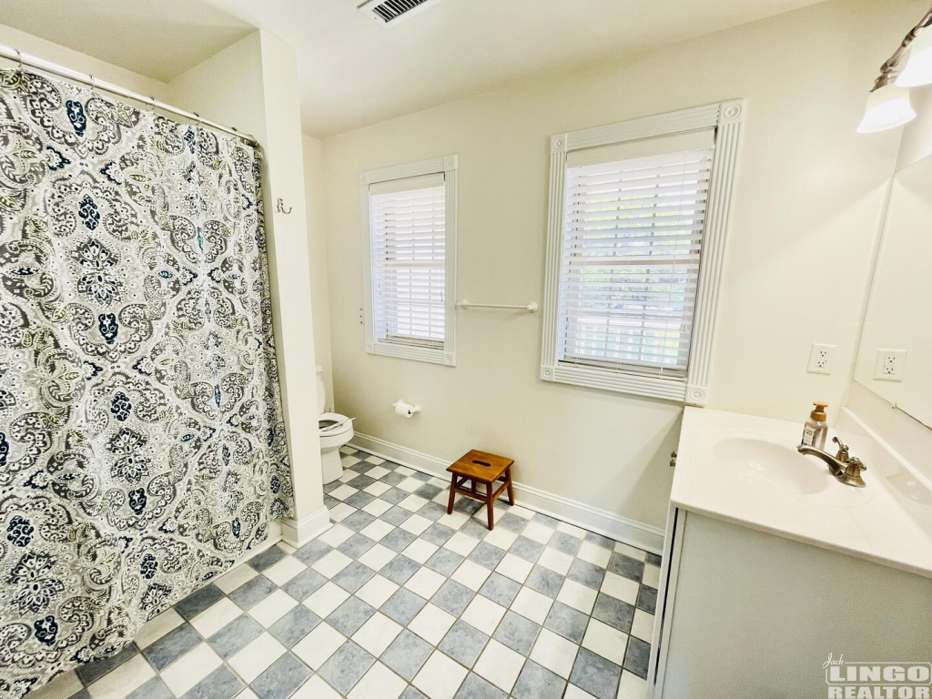 IMG_7236 20B WILMINGTON AVENUE  Rental Property