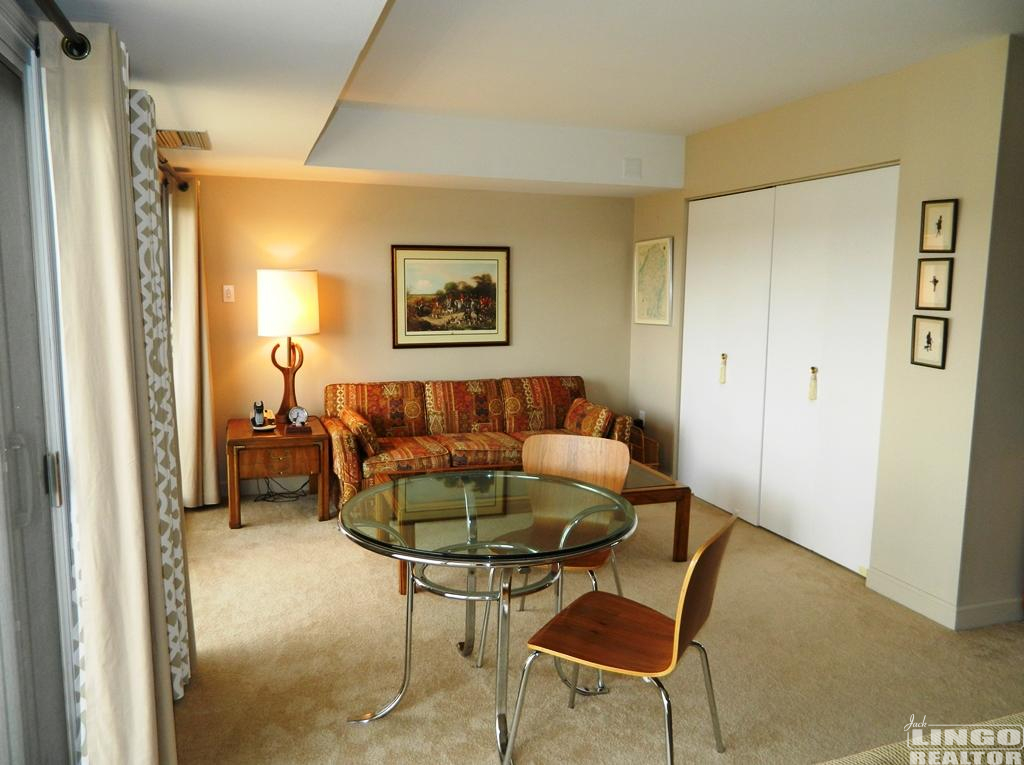 living_room 516 THE HENLOPEN  Rental Property