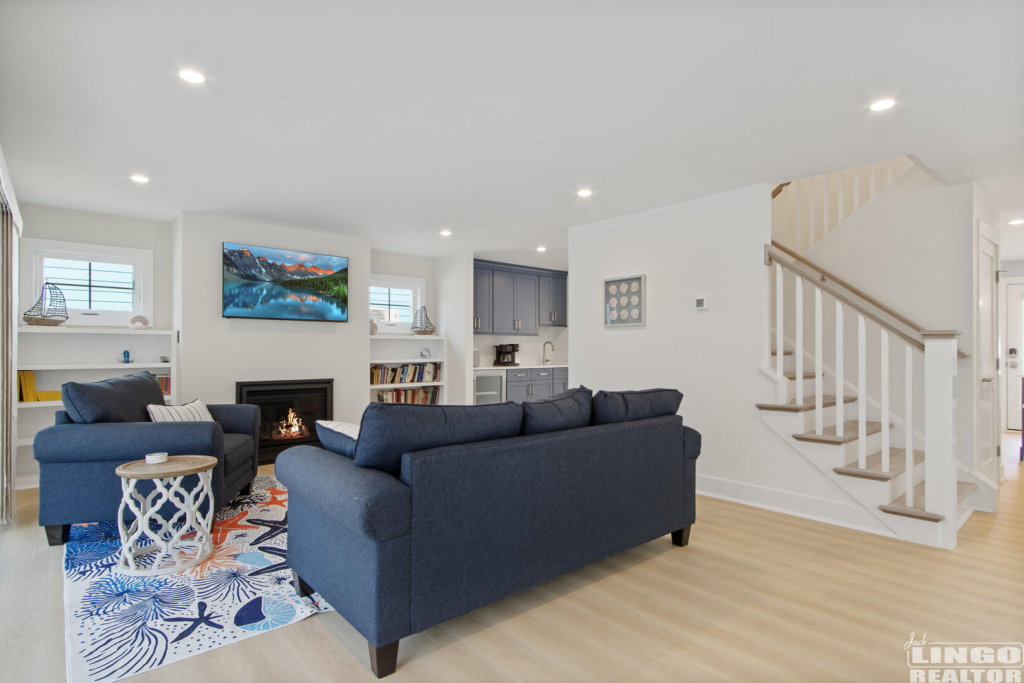 img_9046_431 23 BEACH AVENUE  Rental Property