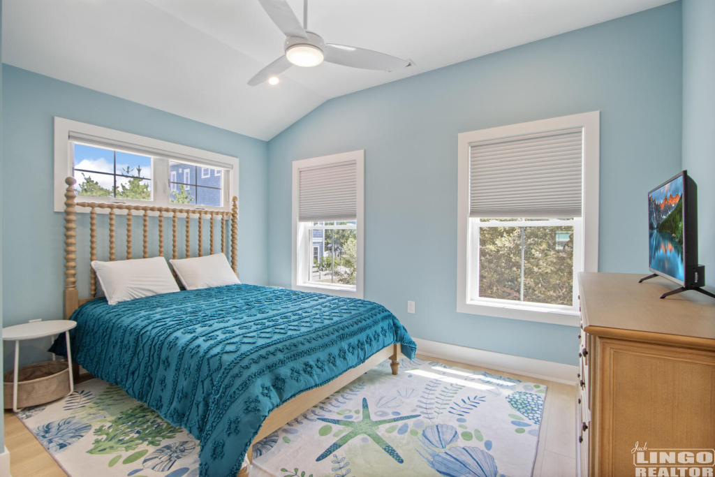 img_9151_596 23 BEACH AVENUE  Rental Property