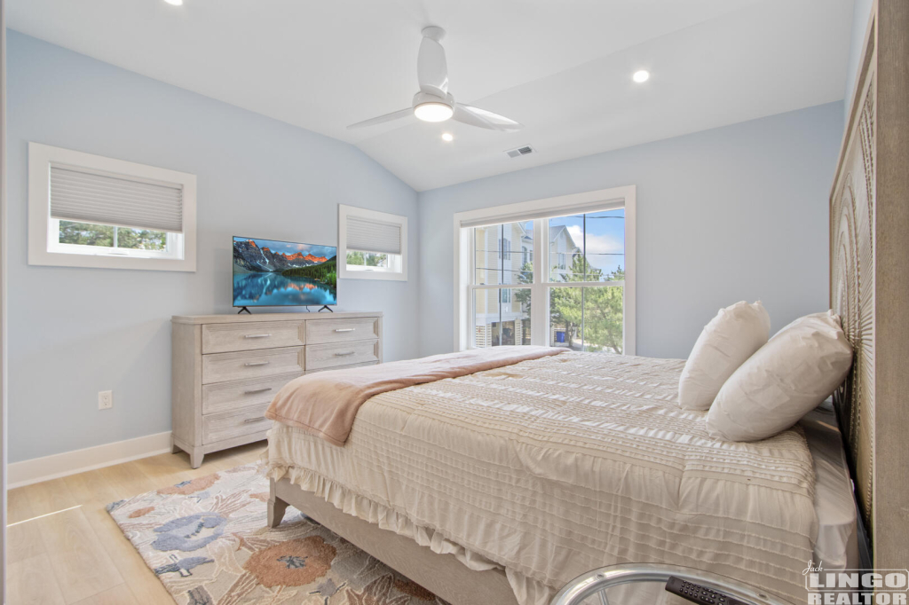 img_9169_617 23 BEACH AVENUE  Rental Property