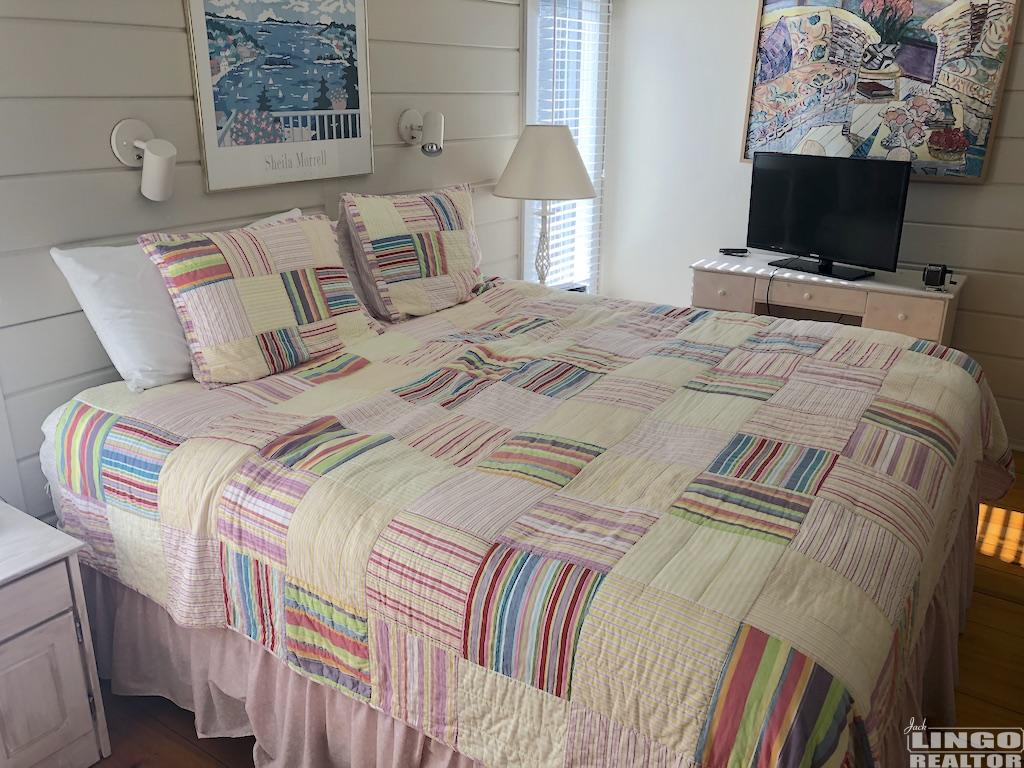 16br 16 ROBINS LANE  Rental Property