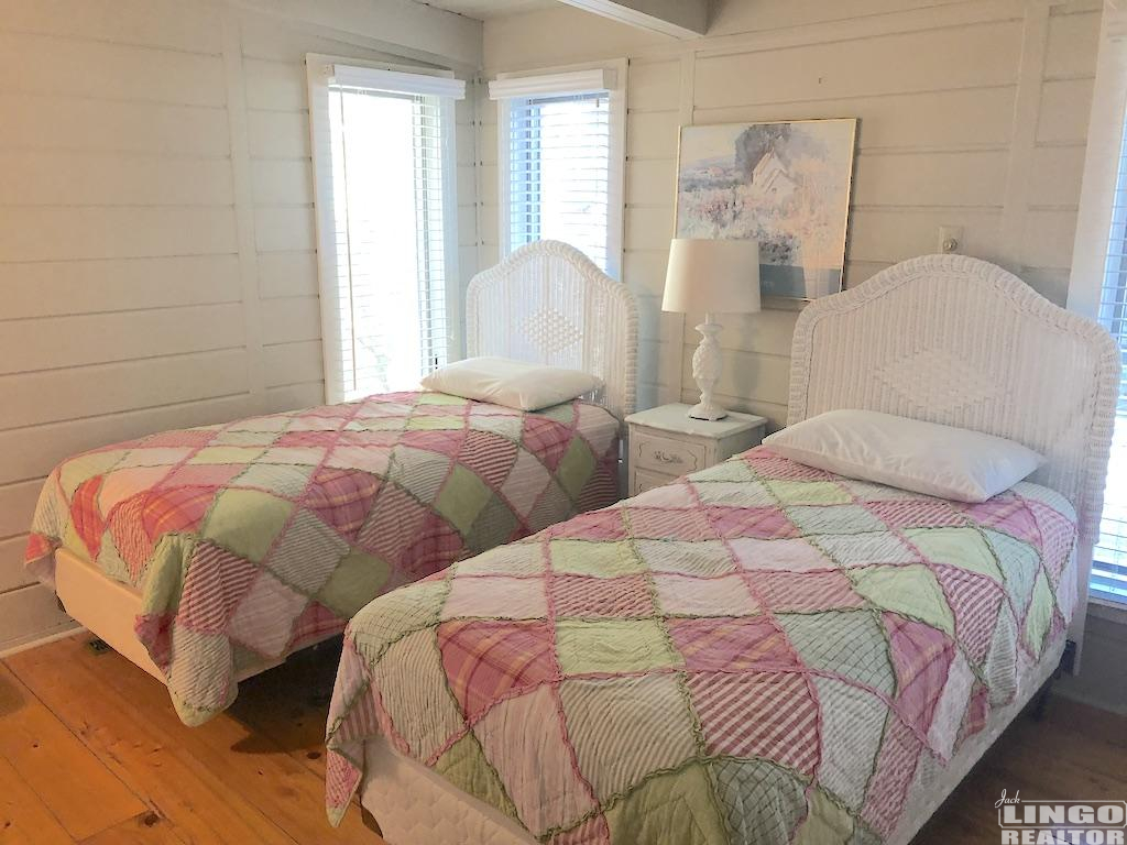 16br2 16 ROBINS LANE  Rental Property