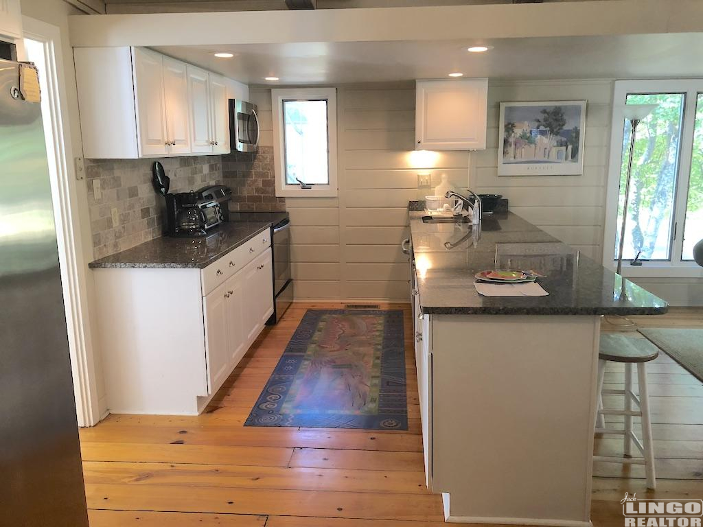 16kit 16 ROBINS LANE  Rental Property