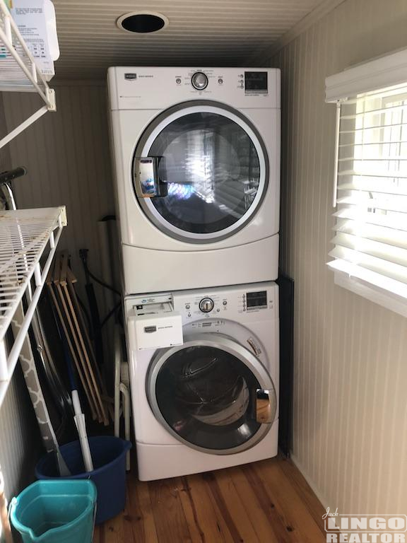16laundry 16 ROBINS LANE  Rental Property