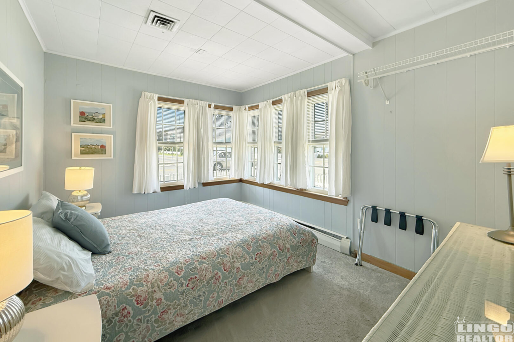 301+Savannah+Bedroom+1 301 E Savannah Road Rental Property