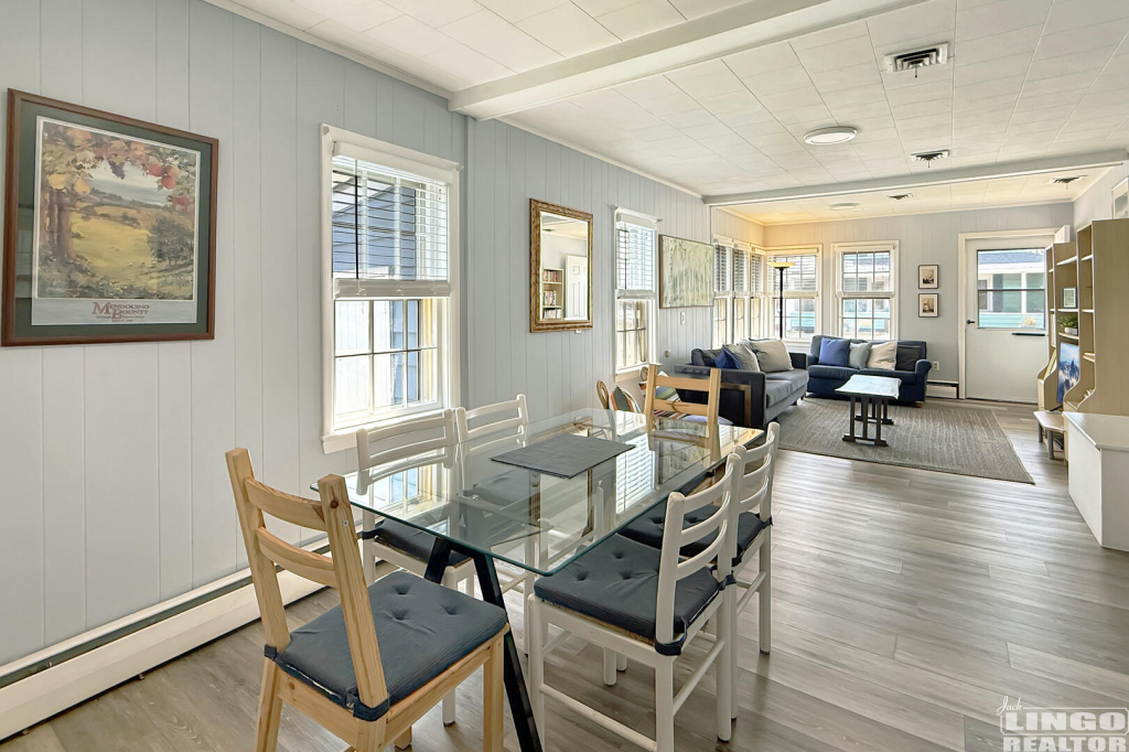 301+Savannah+Dining+2 301 E Savannah Road Rental Property