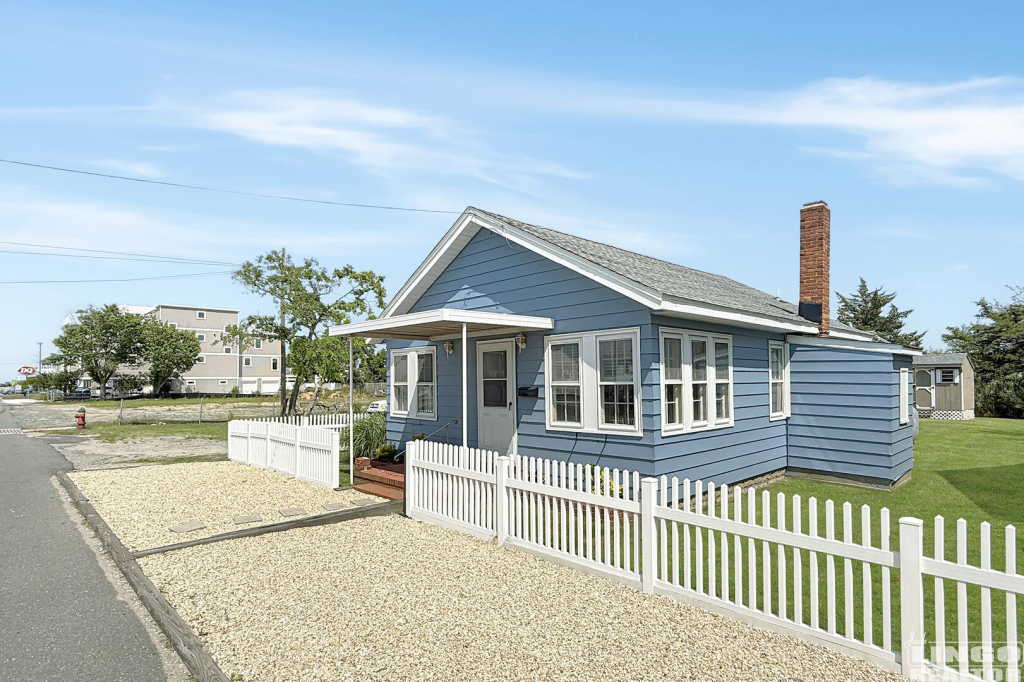301+Savannah+Exterior+2 301 E Savannah Road Rental Property