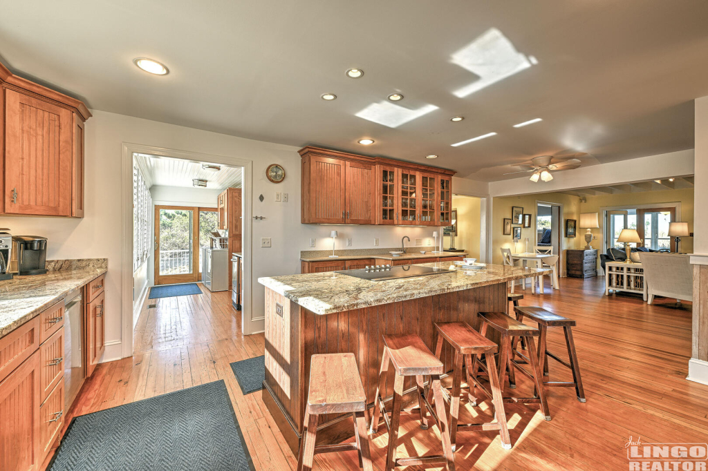 2400+Bay+Dr+Kitchen+3 2400 Bay Avenue Rental Property