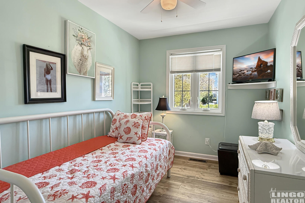 104+Cape+Shores+Bedroom+2 104 W Cape Shores Drive Rental Property