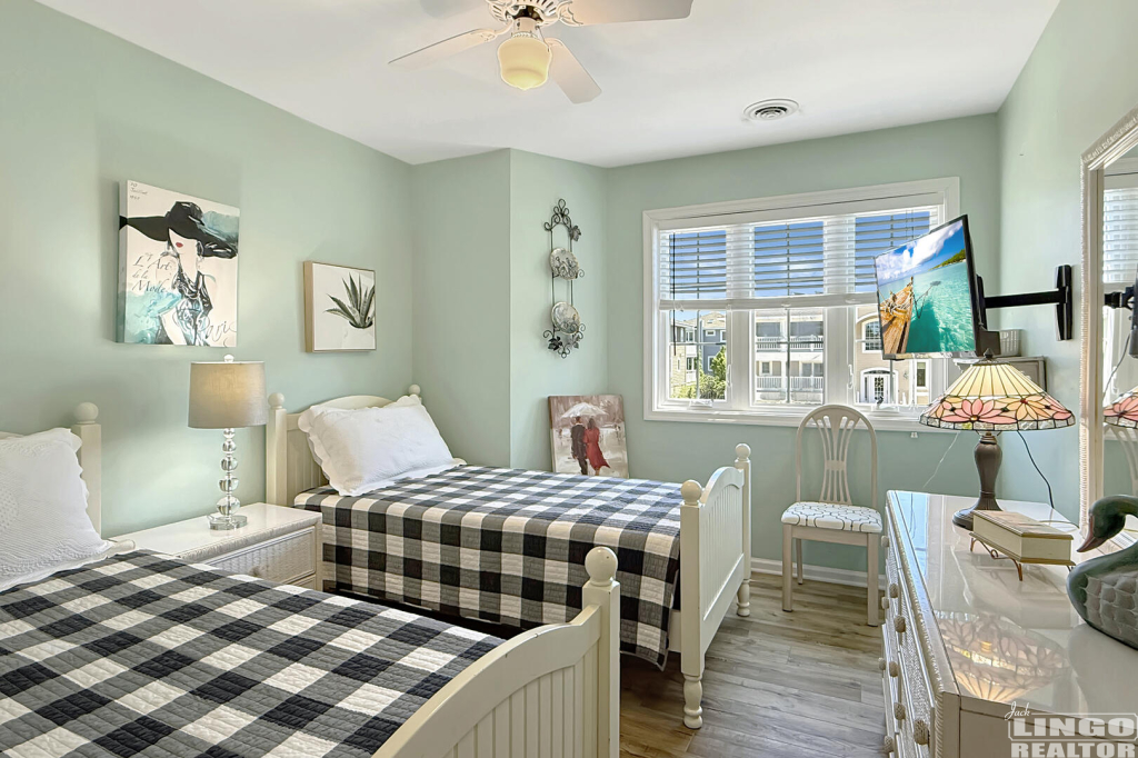 104+Cape+Shores+Bedroom+4 104 W Cape Shores Drive Rental Property