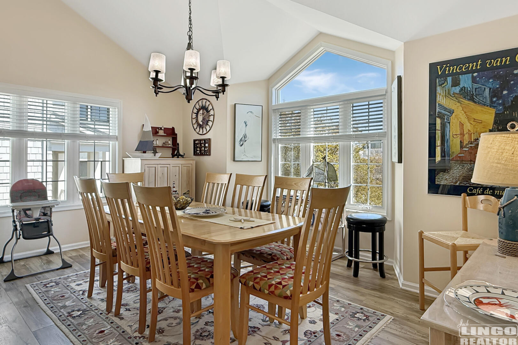 104+Cape+Shores+Dining 104 W Cape Shores Drive Rental Property