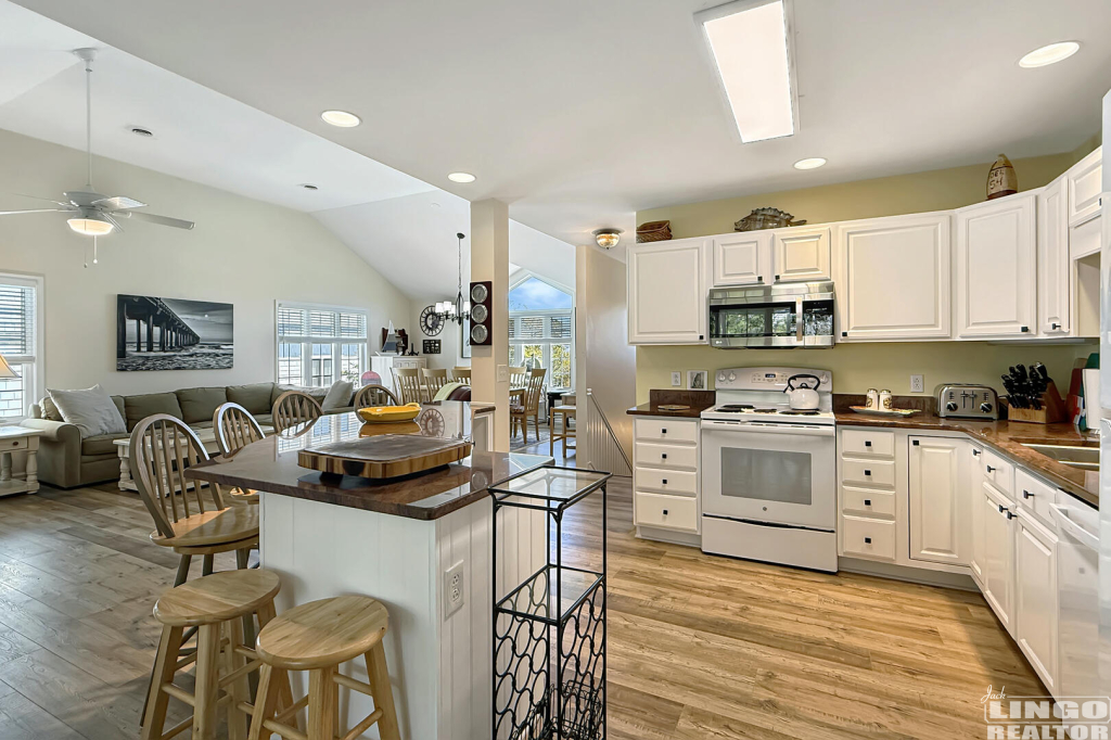 104+Cape+Shores+Kitchen+3 104 W Cape Shores Drive Rental Property