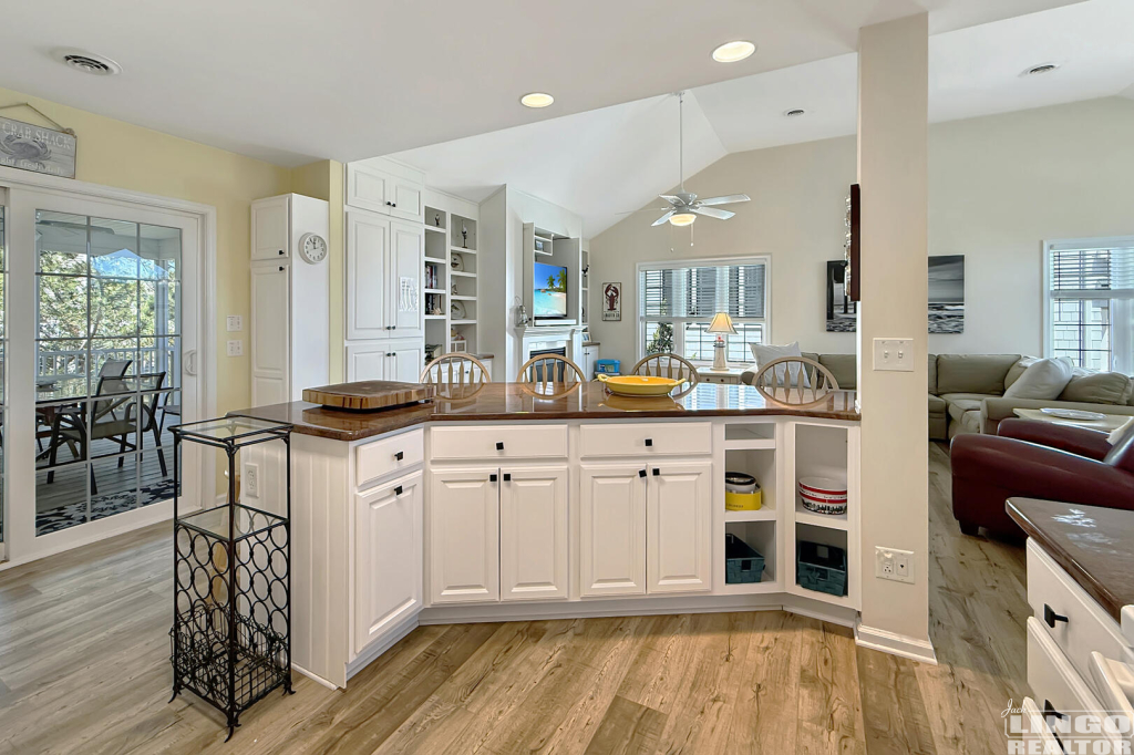 104+Cape+Shores+Kitchen+4 104 W Cape Shores Drive Rental Property