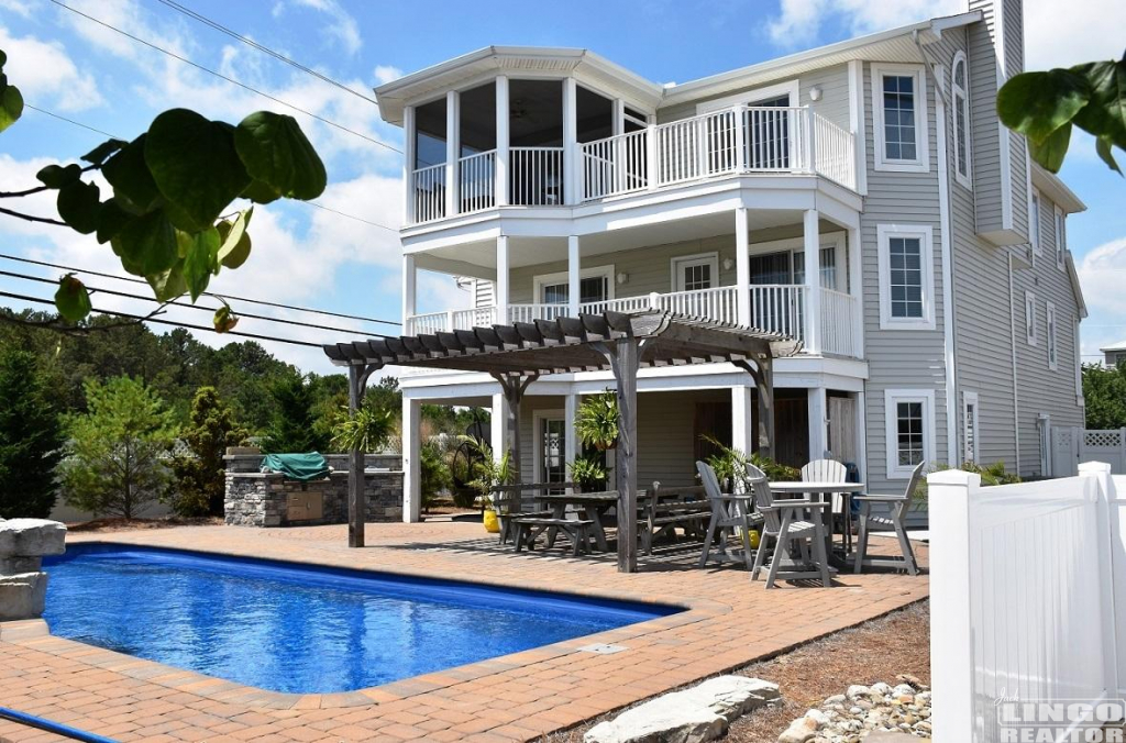 13-1-Texas-Outdoor-Grill-and-Pool Lewes Rentals - Results from #120 - Results from #120