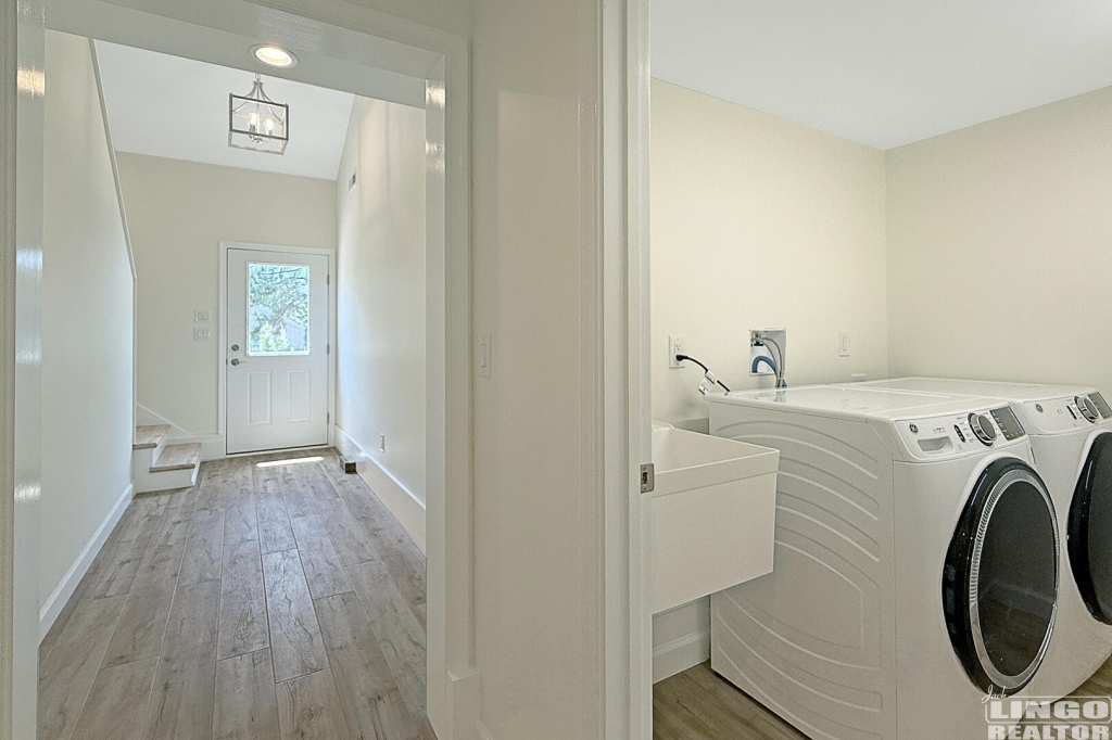 1207+Bay+Ave+Laudry+to+Back+Door  Rental Property