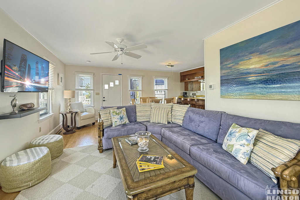 1207+Bay+Ave+Living+4  Rental Property