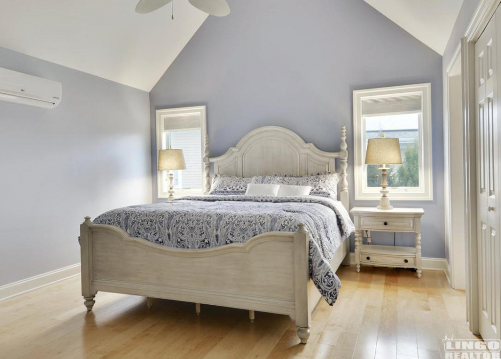 Main_Level-Master_Bedroom-_DSC5960 110 W Cape Shores Drive Rental Property
