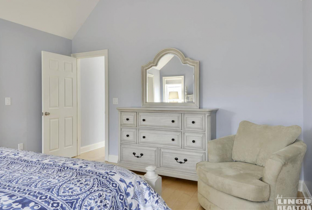 Main_Level-Master_Bedroom-_DSC5963 110 W Cape Shores Drive Rental Property