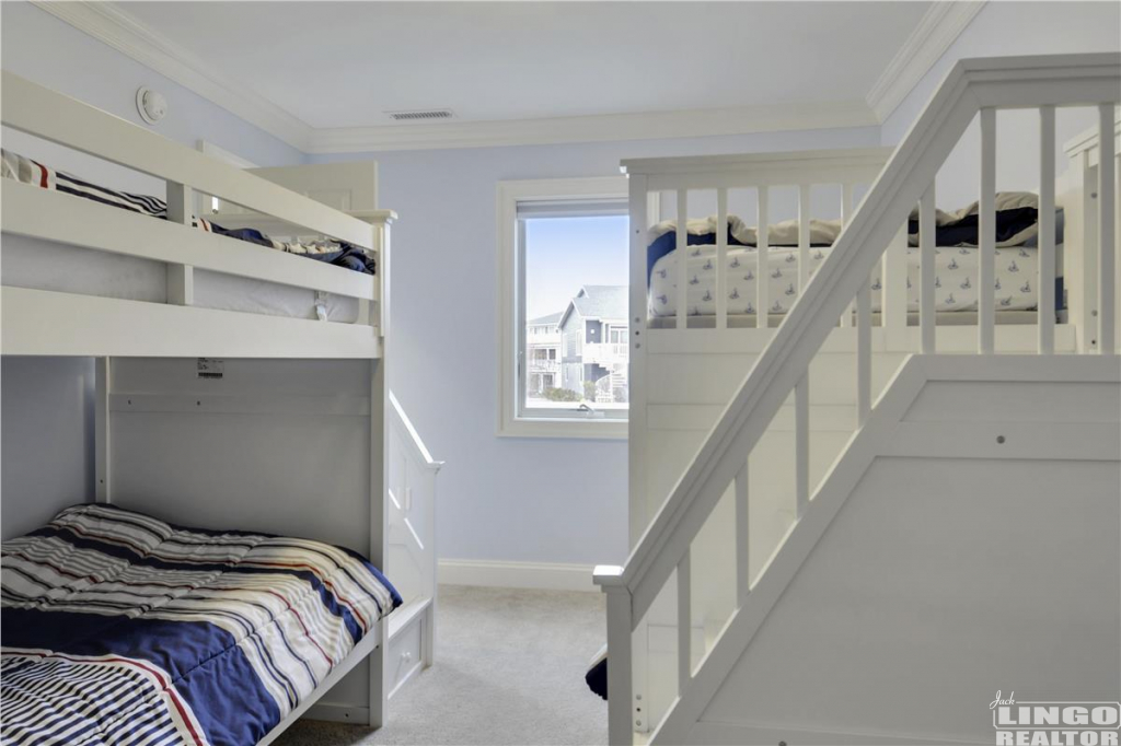 Middle_Level-Bedroom-_DSC6122 110 W Cape Shores Drive Rental Property