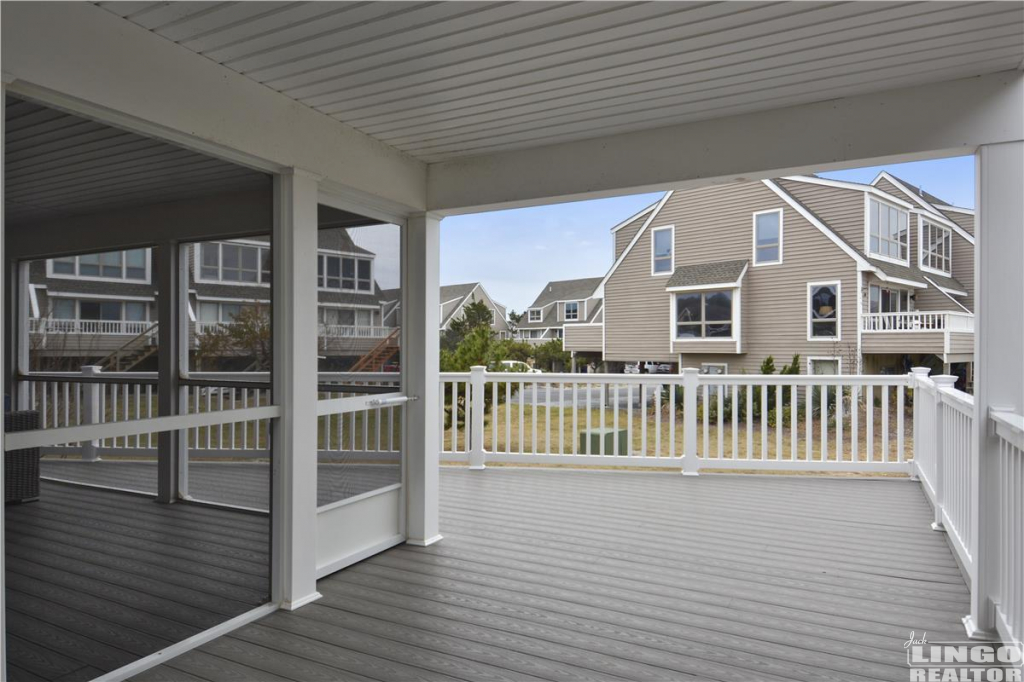 Middle_Level-Deck-_DSC6142 110 W CAPE SHORES DRIVE Rental Property