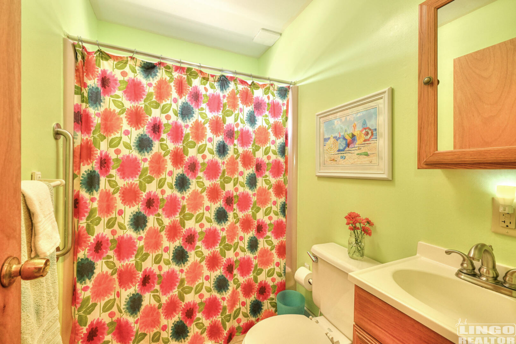 2840+Bay+Shore+Dr+Bathroom+1 2840 S Bayshore Drive Rental Property
