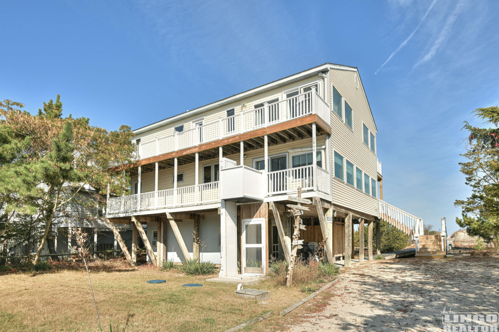 2840+Bay+Shore+Dr+Exterior+1 2840 S Bayshore Drive Rental Property