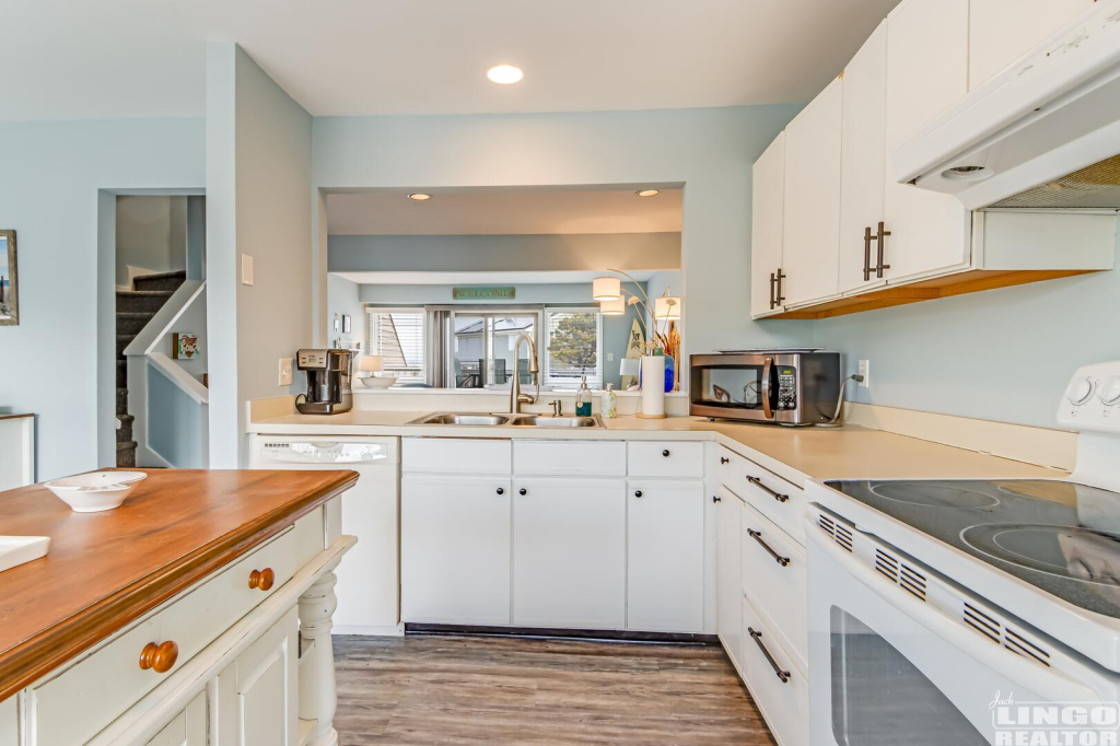 018_img_3033_527 53 Cape Henlopen Dr.  #111 Rental Property