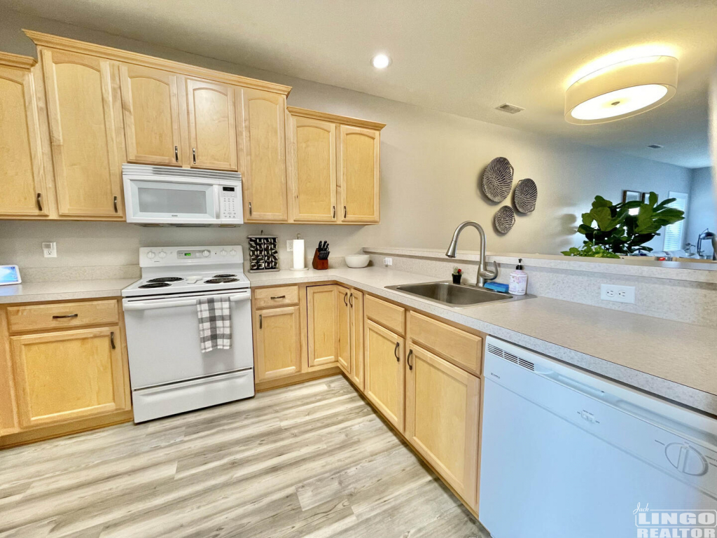 Kitchen 33106 N Village Loop #1302 Rental Property