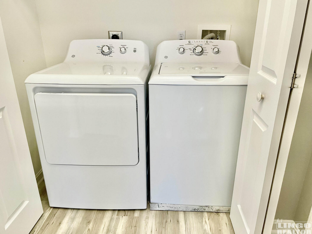 Washer+Dryer 33106 N Village Loop #1302 Rental Property