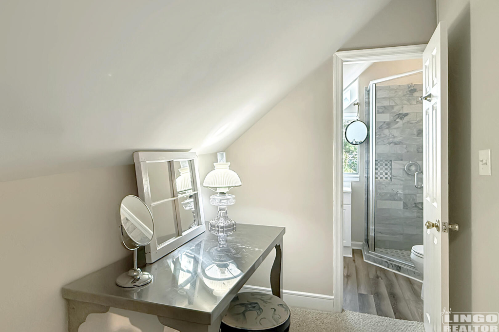 341+Market+St+Loft+Bath+1a 341 Market Street Rental Property