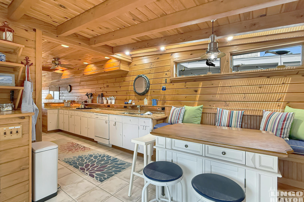 16+Pilot+Point+Breakfast+Nook+2 16 Pilot Point Rental Property