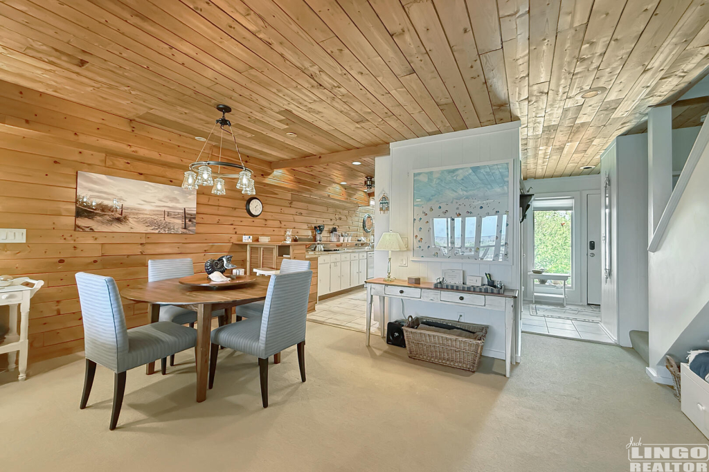 16+Pilot+Point+Dining 16 Pilot Point Rental Property