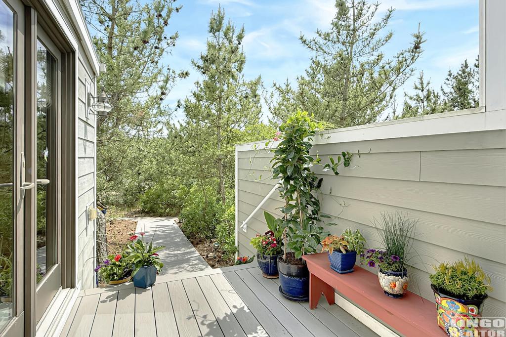 16+Pilot+Point+Front+Deck 16 Pilot Point Rental Property