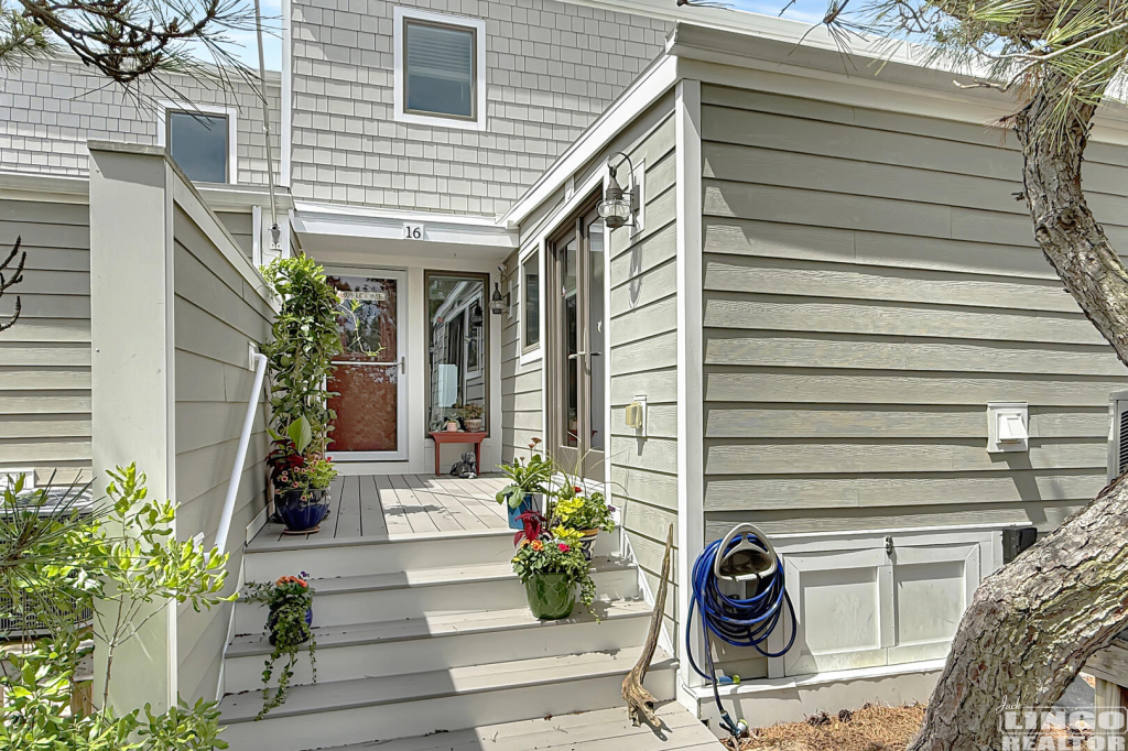 16+Pilot+Point+Front+Exterior 16 Pilot Point Rental Property