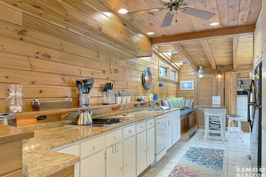 16+Pilot+Point+Kitchen+2 16 Pilot Point Rental Property
