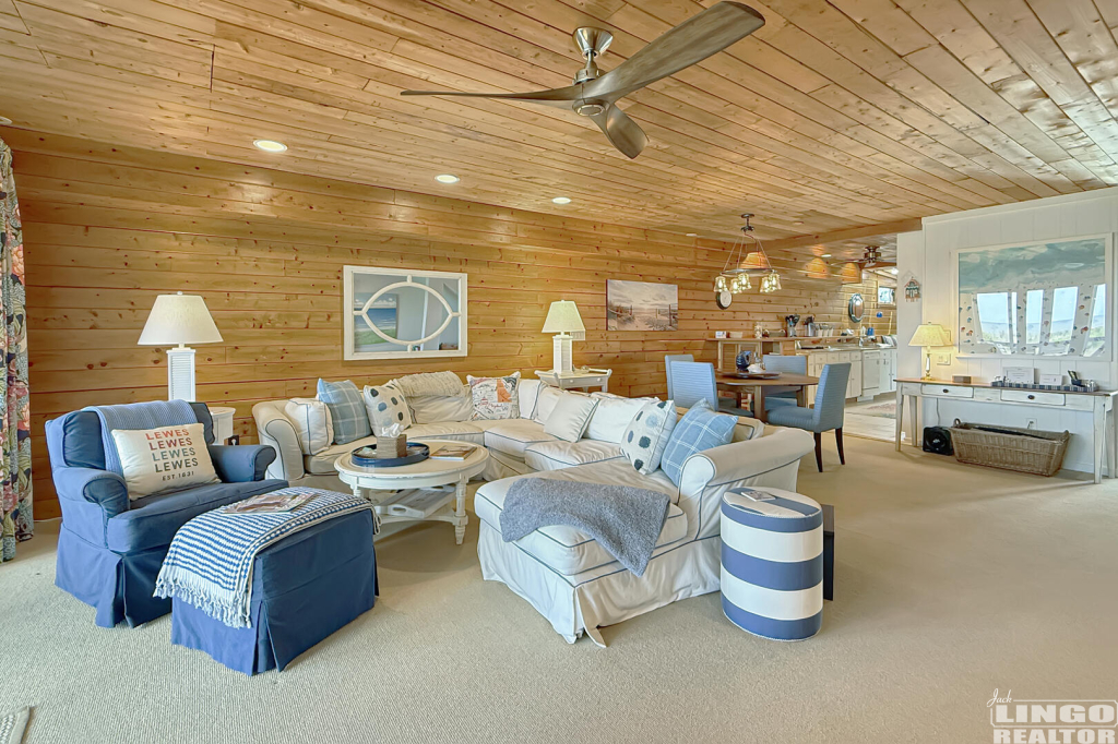 16+Pilot+Point+Living+3 16 Pilot Point Rental Property