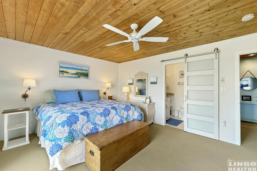 16+Pilot+Point+Primary+Bedroom+1 16 Pilot Point Rental Property