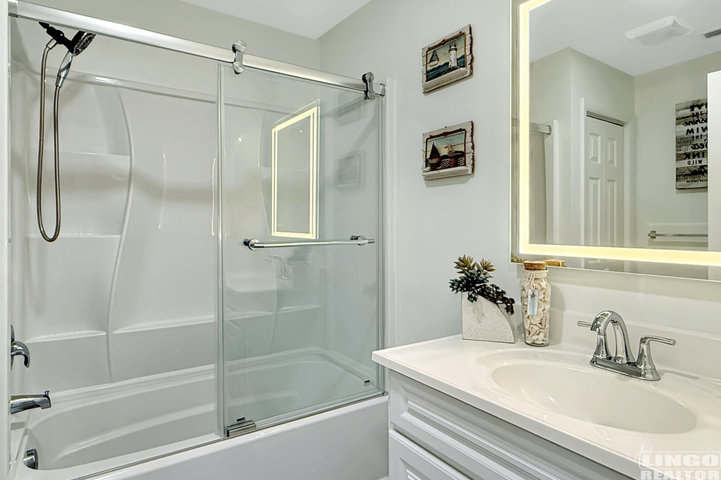 4+Tiffany+Dr+Bathroom 4 Tiffany Drive Rental Property