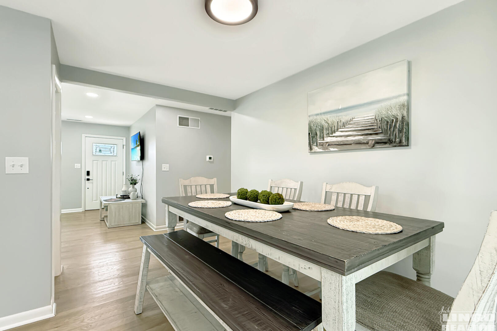 4+Tiffany+Dr+Dining+2 4 Tiffany Drive Rental Property