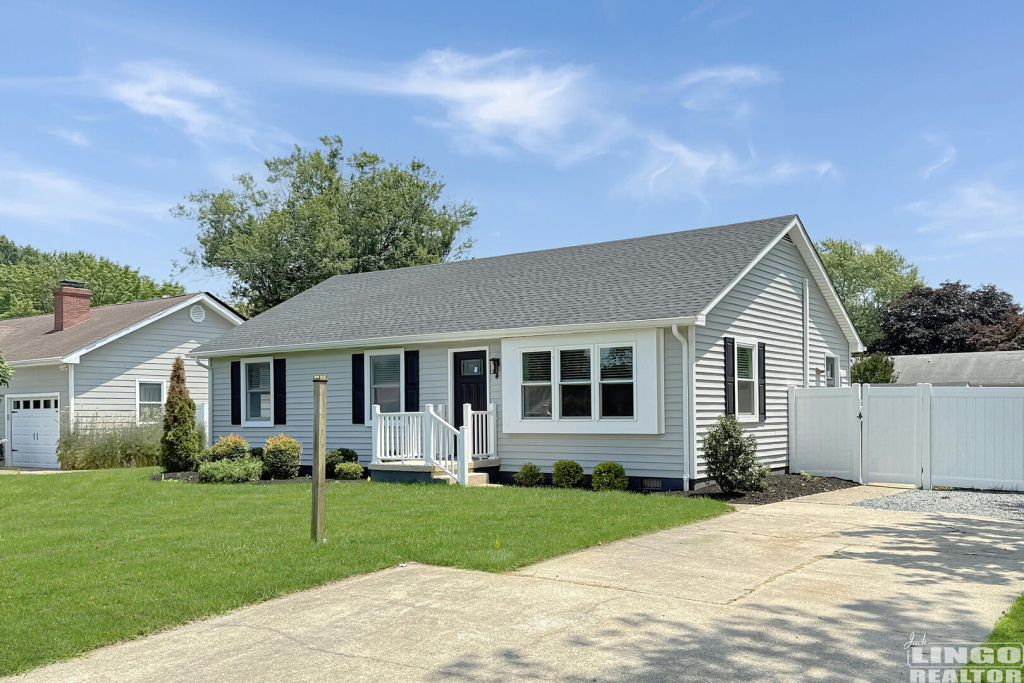 4+Tiffany+Dr+Exterior+1 4 Tiffany Drive Rental Property