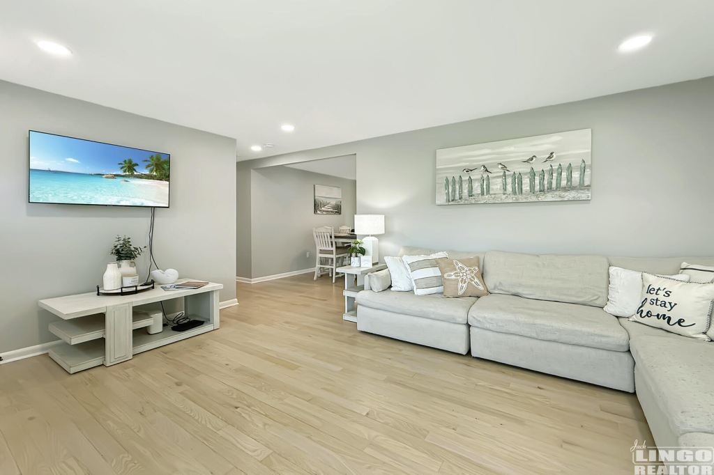 4+Tiffany+Dr+Living+1 4 Tiffany Drive Rental Property