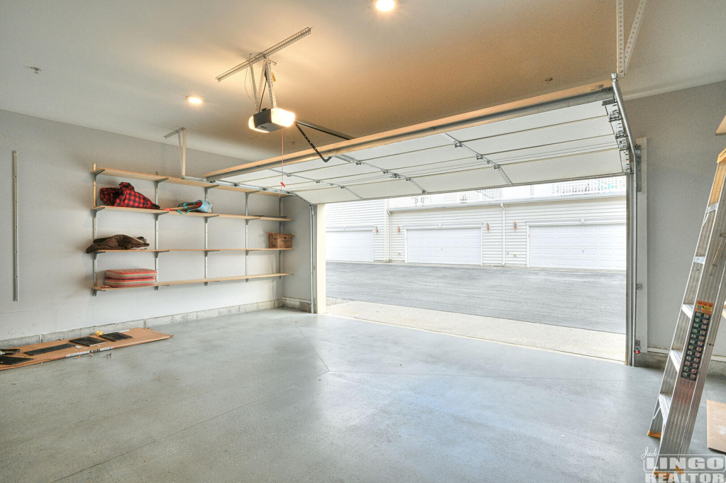 33221+W+Edgemoor+Garage 33221 W Edgemoor Street Rental Property