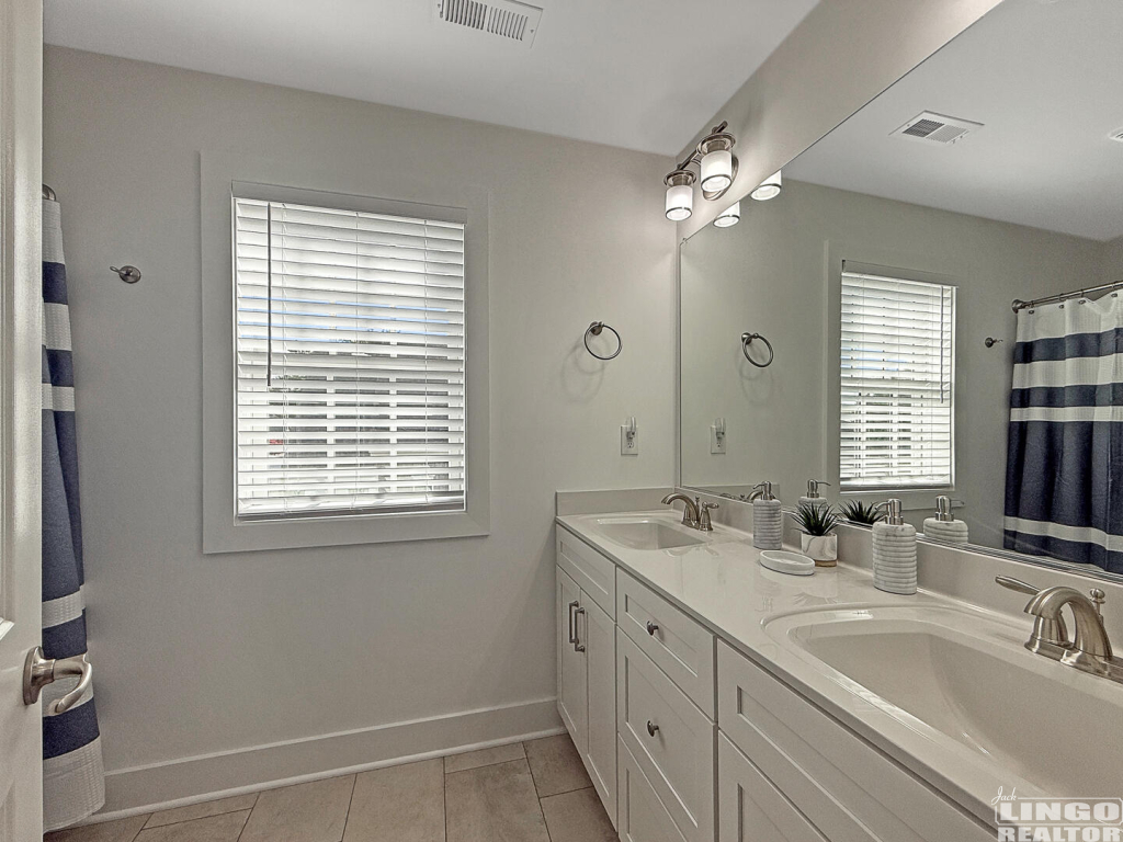 331+Chestnut+St+Bathroom+2 331 Chestnut Street Rental Property