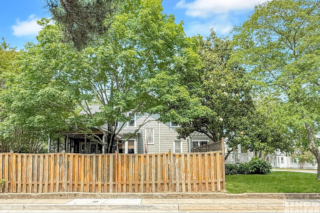 160+Kings+Hwy+Exterior+4 160 Kings Highway Rental Property