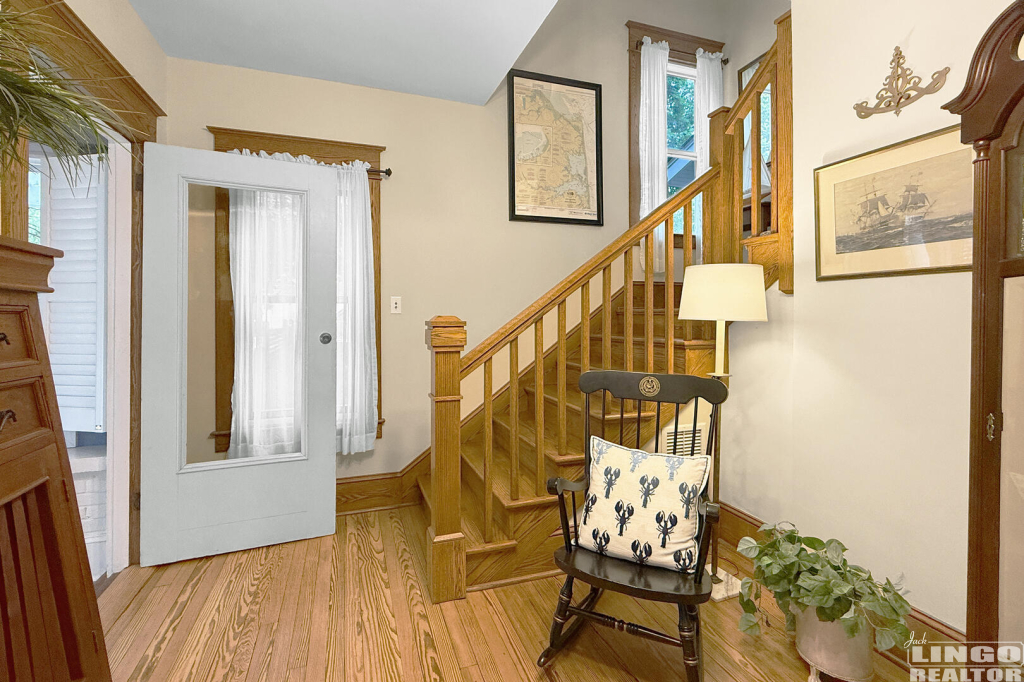 160+Kings+Hwy+Foyer+1 160 Kings Highway Rental Property