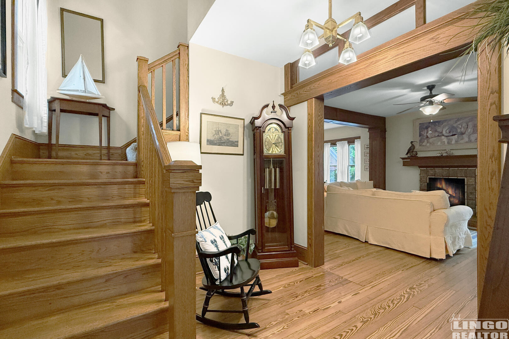 160+Kings+Hwy+Foyer+2 160 Kings Highway Rental Property