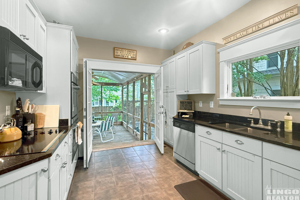 160+Kings+Hwy+Kitchen+2 160 Kings Highway Rental Property