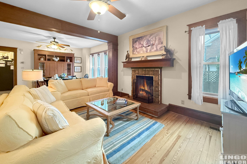 160+Kings+Hwy+Living+1 160 Kings Highway Rental Property