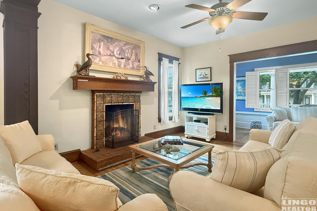 160+Kings+Hwy+Living+3 160 Kings Highway Rental Property